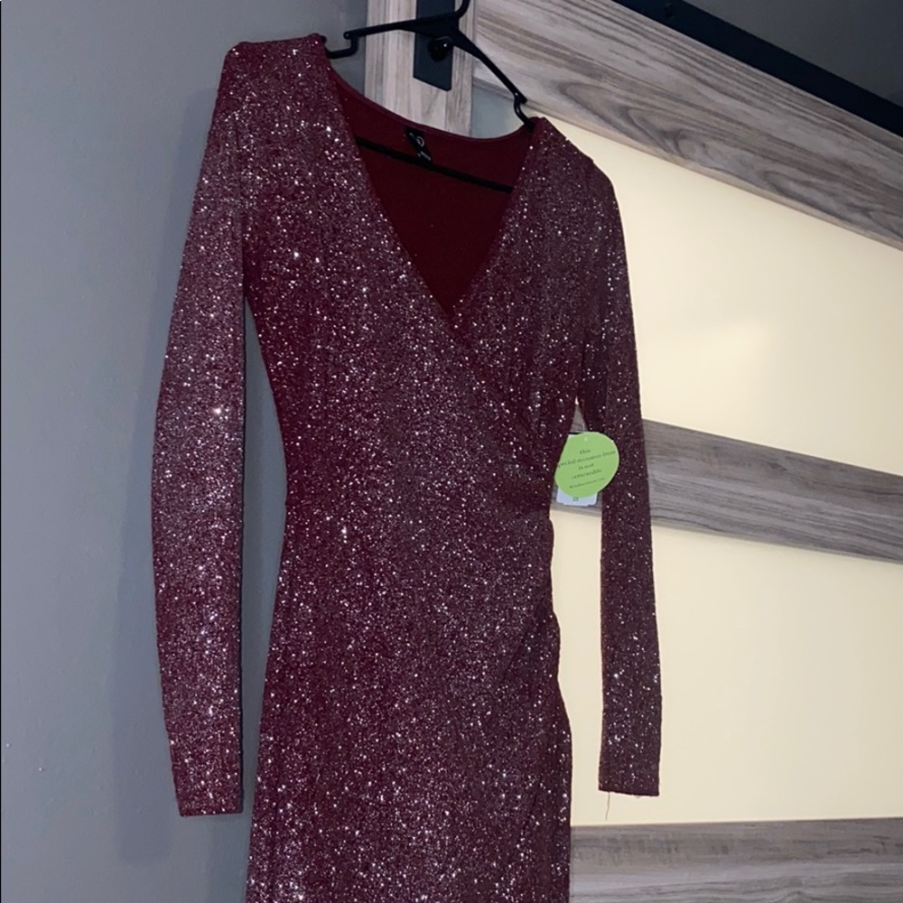 TAGS ON NEVER WORN FORMAL MAROON SPARKLE DRESS